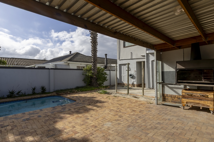 To Let 4 Bedroom Property for Rent in Lochnerhof Western Cape